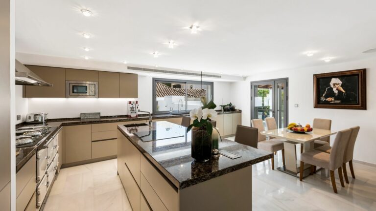 d6f48dbff9e73673e55f7c6a9b189e51 - 10