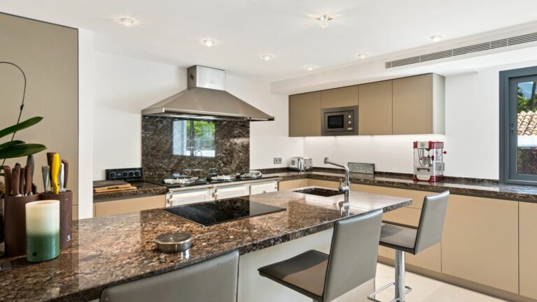 d6f48dbff9e73673e55f7c6a9b189e51 - 9