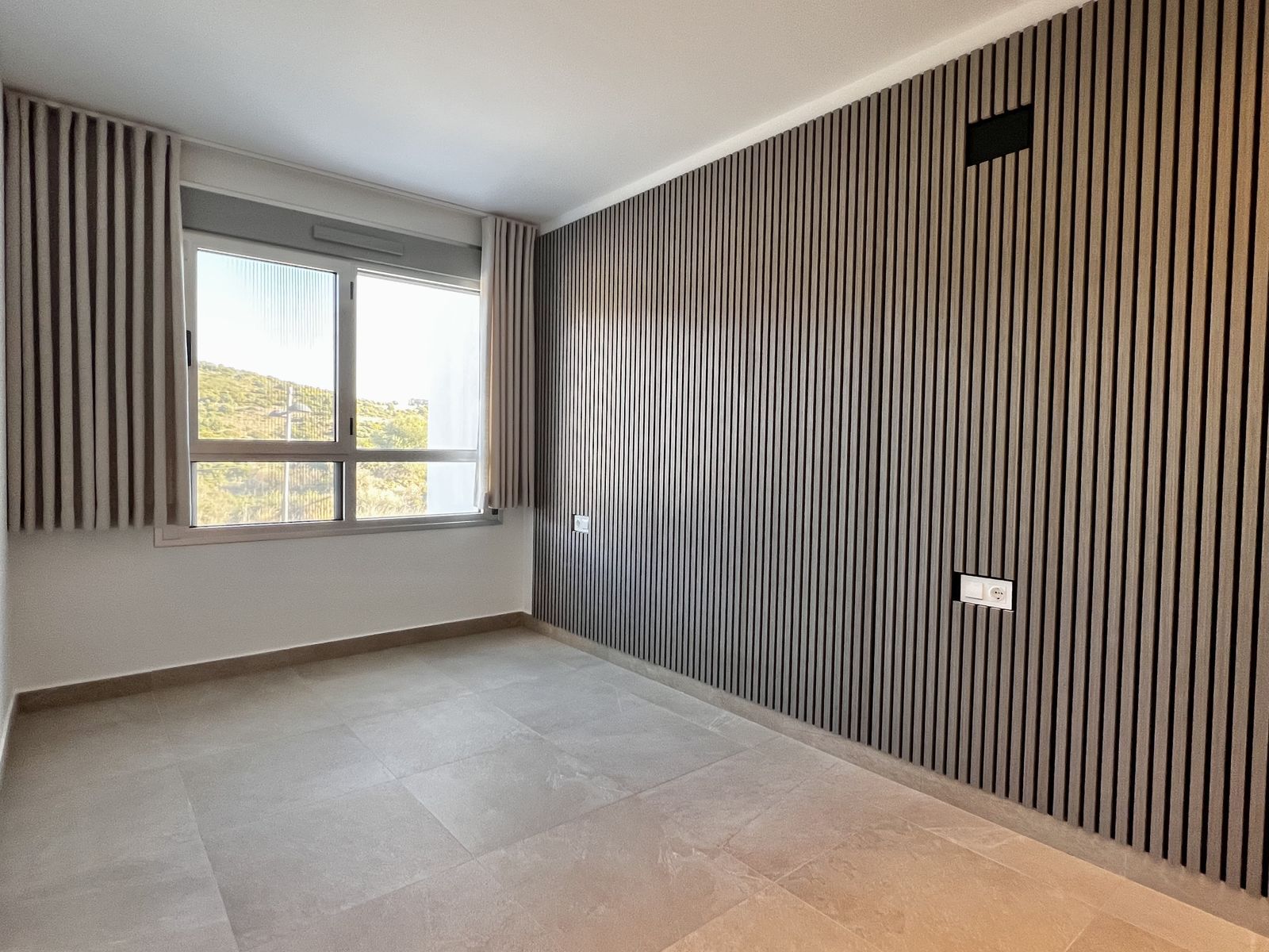 e085c1b42259c558d3b374c5896ee564 - 16