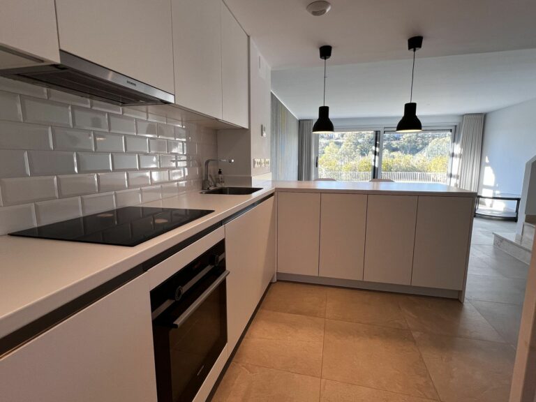 e085c1b42259c558d3b374c5896ee564 - 4