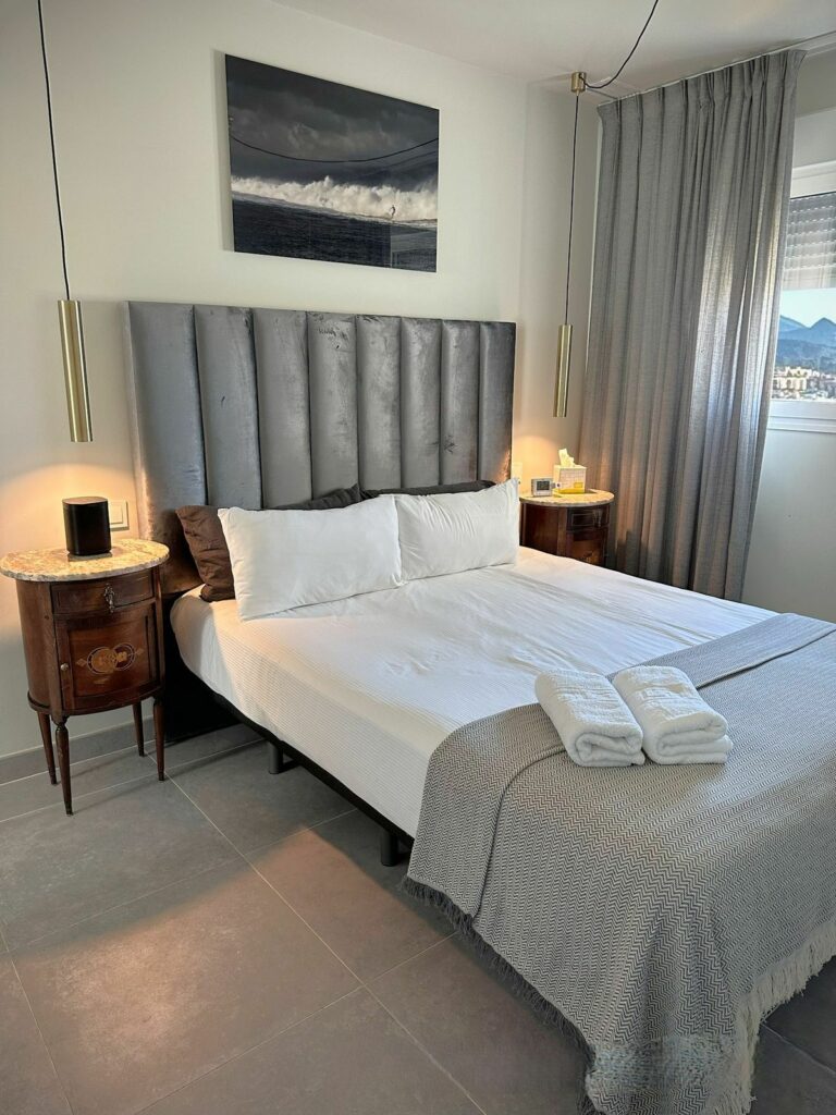 e10d0c76df4b679717d28d14fdc61acb - 12