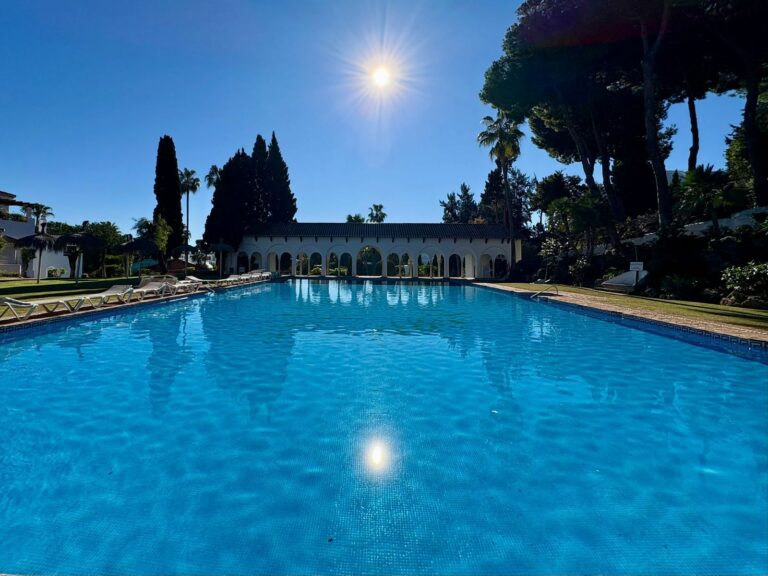 e2a29b2e43b4b4bd118dfbef7a9040fe - 1