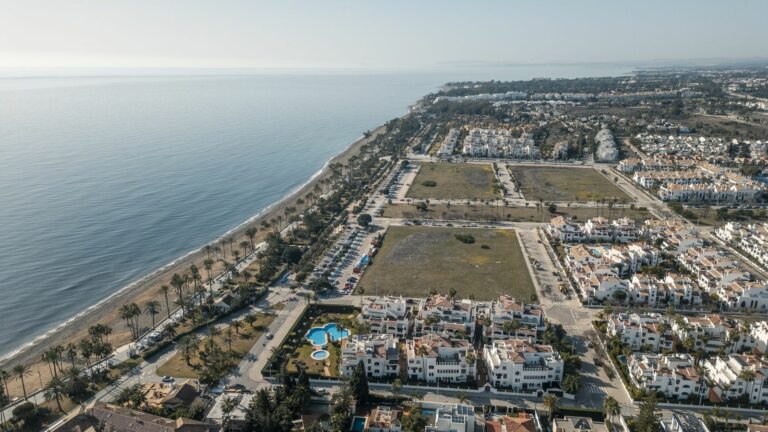 e7b0c9543755d8b72c48a09e1a8d0e01 - 1