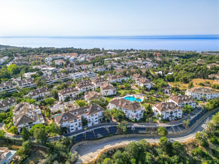 e918332c34b426d02e9c18df259fdff2 - 12