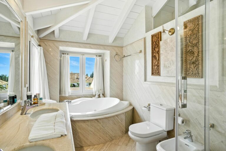 e918332c34b426d02e9c18df259fdff2 - 13