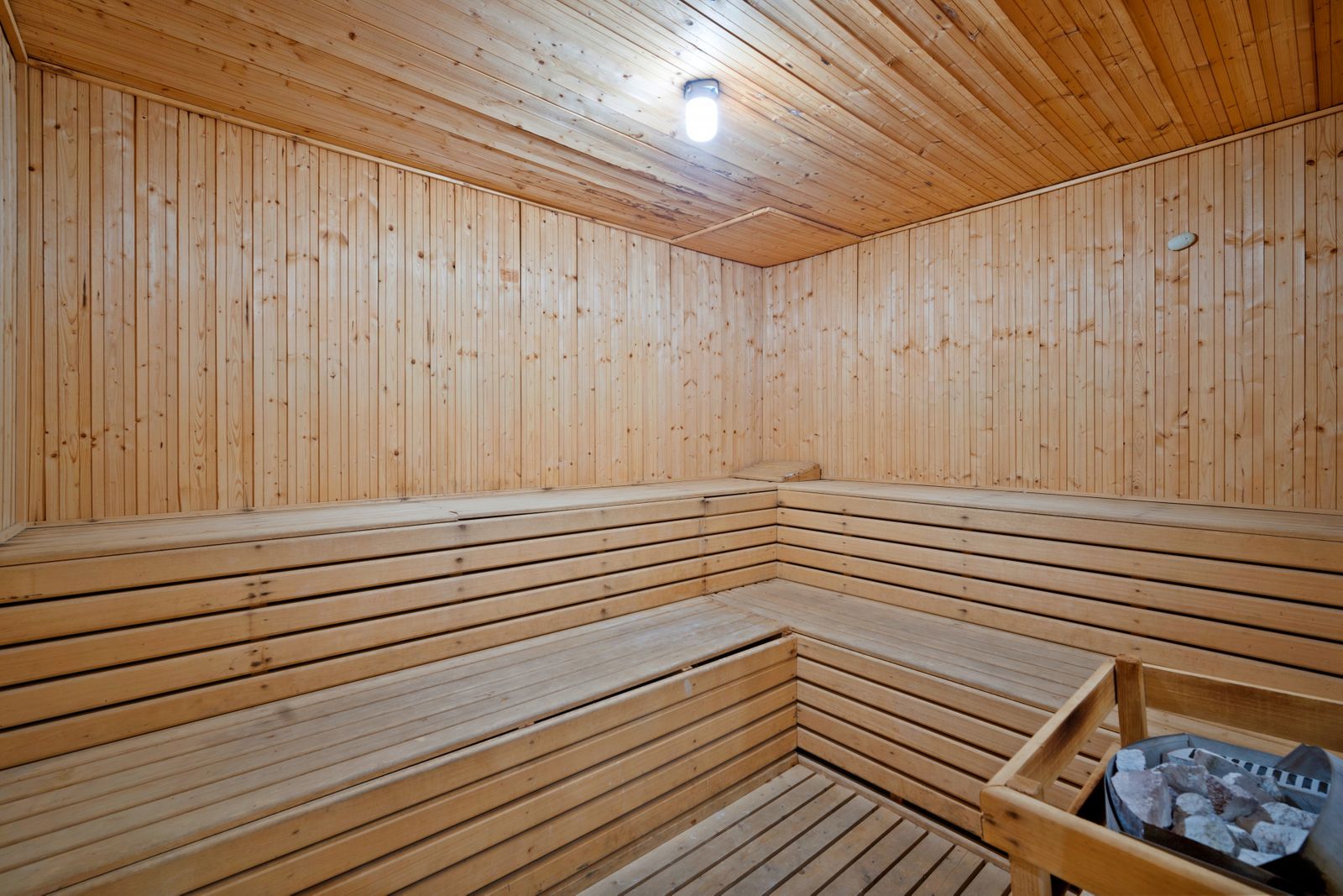 e918332c34b426d02e9c18df259fdff2 - 15