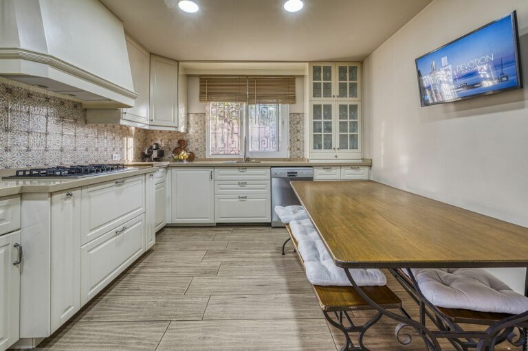 e9a92ed713a603674d074e5bd91fb245 - 13