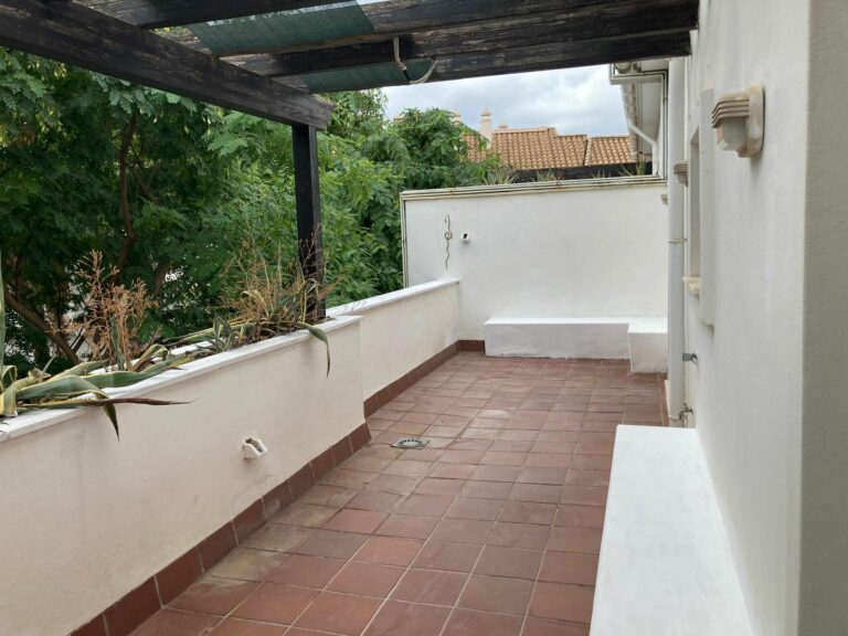 ecc8bf9cde5478c82c03d8844cc9e2f0 - 13