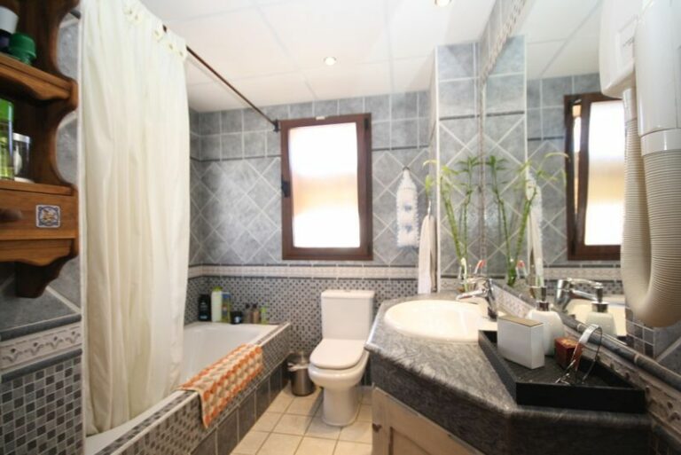 eccc175d4e3841be3747a74891166fe6 - 15