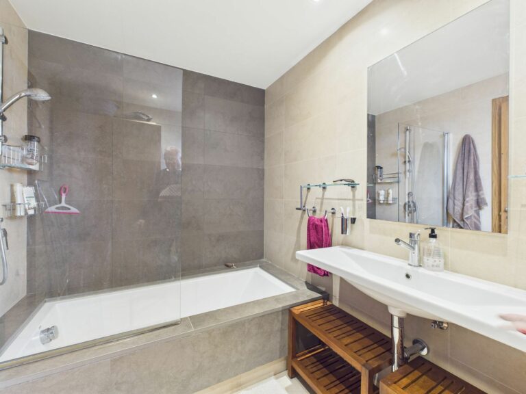 ed2b0b14561c2f0cb7b8ec3b8c1726f3 - 12