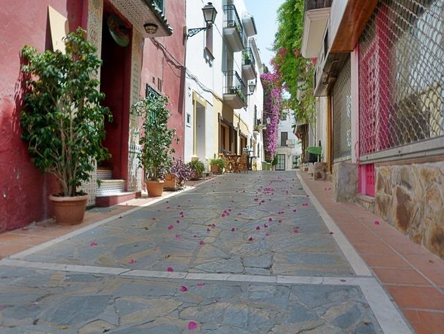 ee3455be0e34f6816cdce4132fe7ba88 - 14