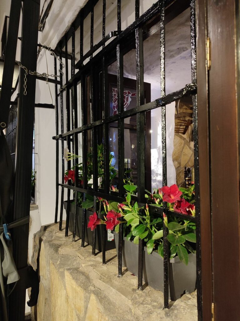 ee3455be0e34f6816cdce4132fe7ba88 - 15