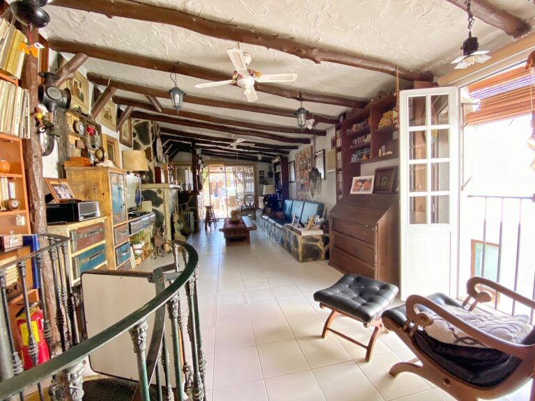 ee3455be0e34f6816cdce4132fe7ba88 - 4