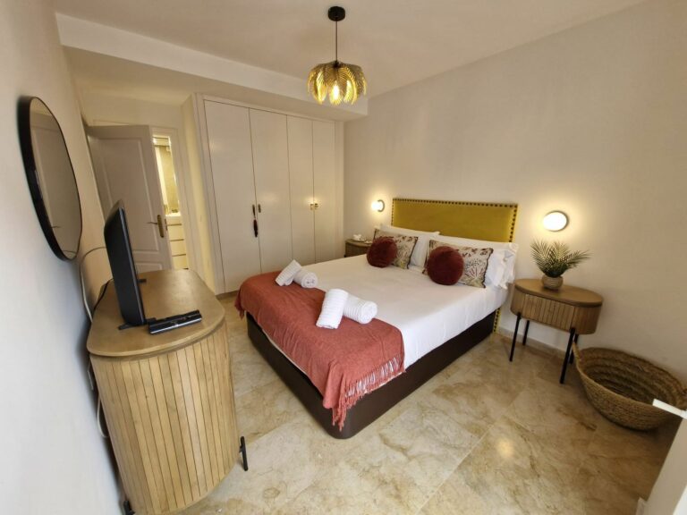 f21917bf852672cbfc6cba2609713e1f - 12