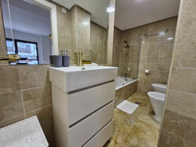 f21917bf852672cbfc6cba2609713e1f - 14