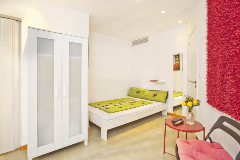 f3ddee8d9570f780496a8950ce69d4cd - 14