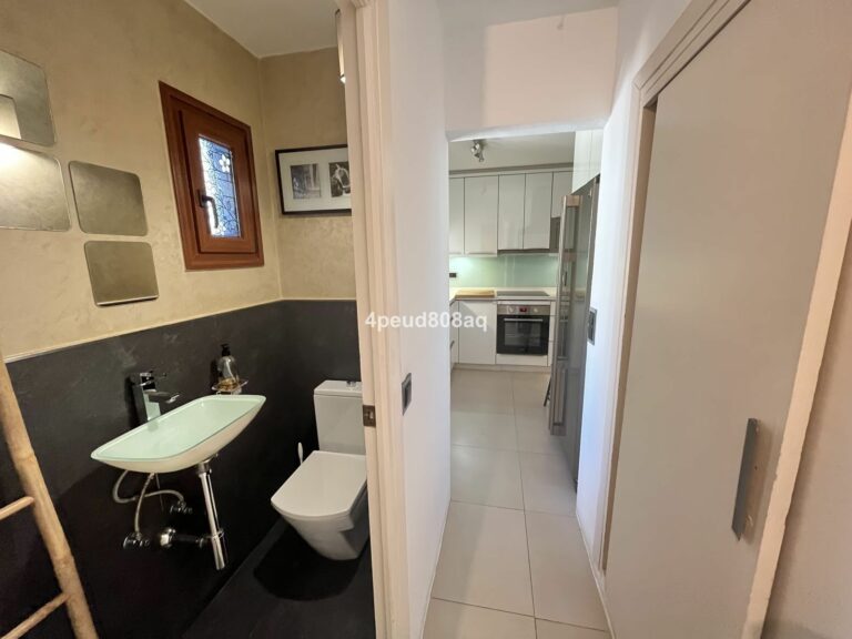 f61150cb37c647fcbd6f09f9b32a77b7 - 12