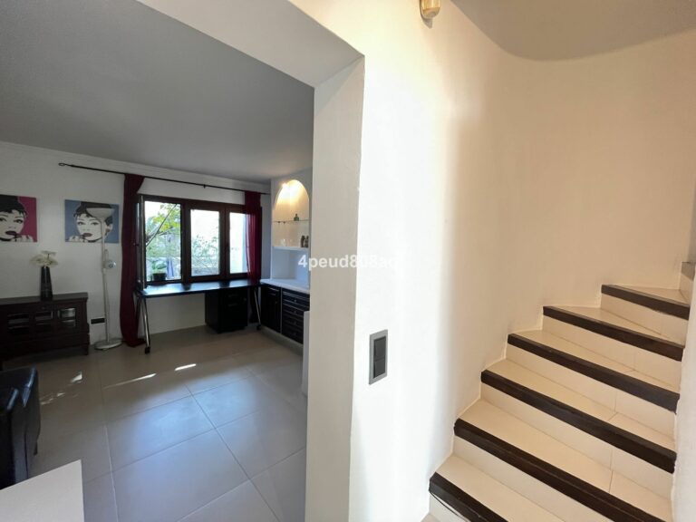 f61150cb37c647fcbd6f09f9b32a77b7 - 14