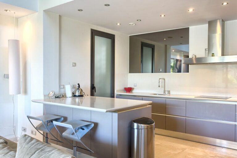 f6a4995246e7bf2e7b6517aa2f141975 - 2