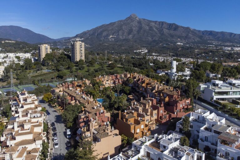 f80706e82cca882f4679ddee3306d7eb - 1