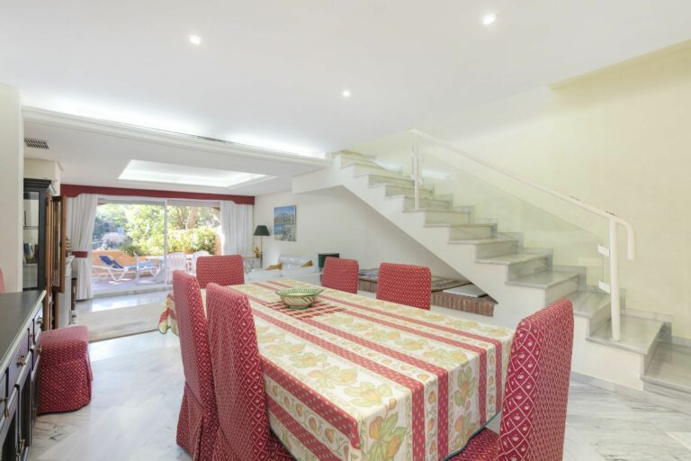 f80706e82cca882f4679ddee3306d7eb - 13