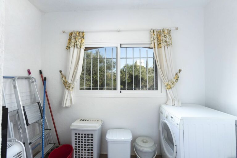 f80706e82cca882f4679ddee3306d7eb - 16