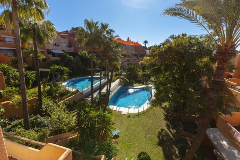 f80706e82cca882f4679ddee3306d7eb - 2