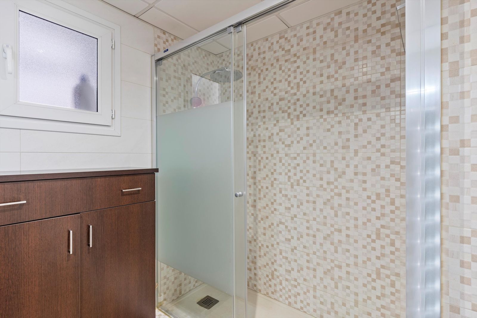 f85f252e0377ba7464208c9c90e5c60b - 14