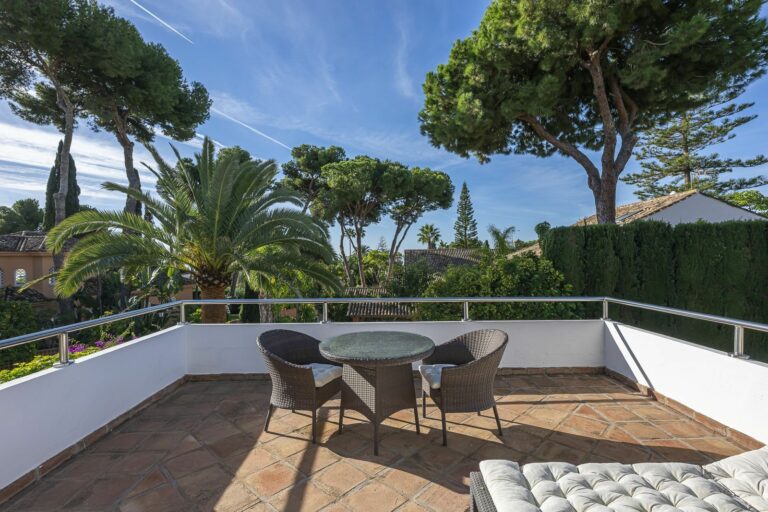 fb0e7dddbaa67cf7ea33c1766df47b3f - 13