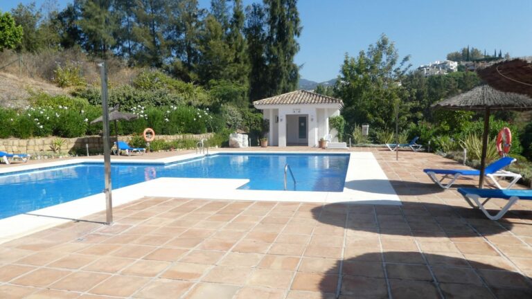 fbebcf18b5f2f2bcfba6fc8c6a031164 - 11