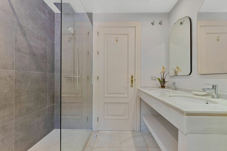 fe15742eeba05c5765e3cbb4303c5e8f - 13