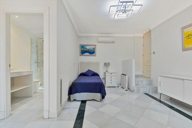 fe15742eeba05c5765e3cbb4303c5e8f - 16