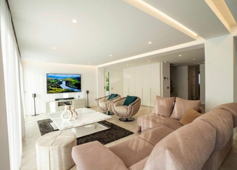 0011eb17fff5cb885206539a68ff0739 - 2