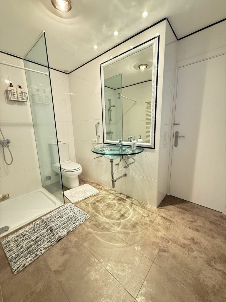 08cd335719a39aa985786bd351a6665f - 15