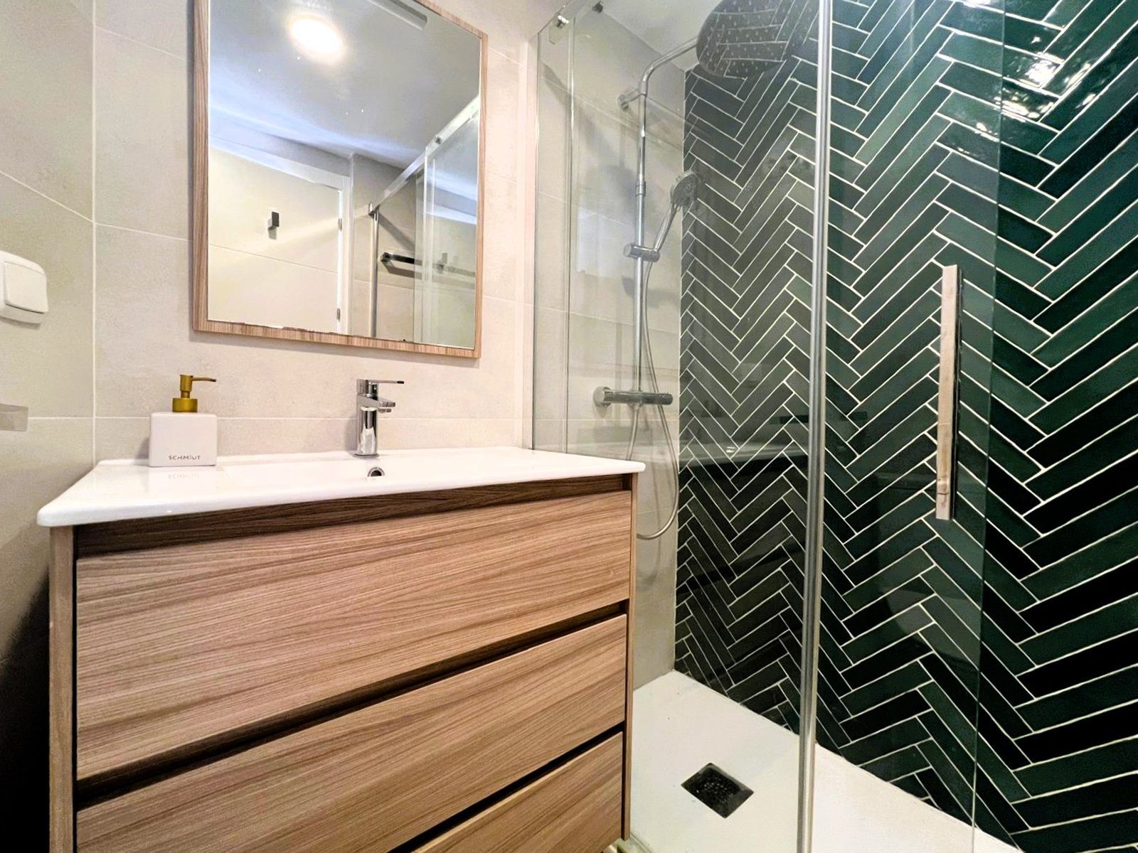 093d99e8b31924eccc6fbdfed51a9042 - 11