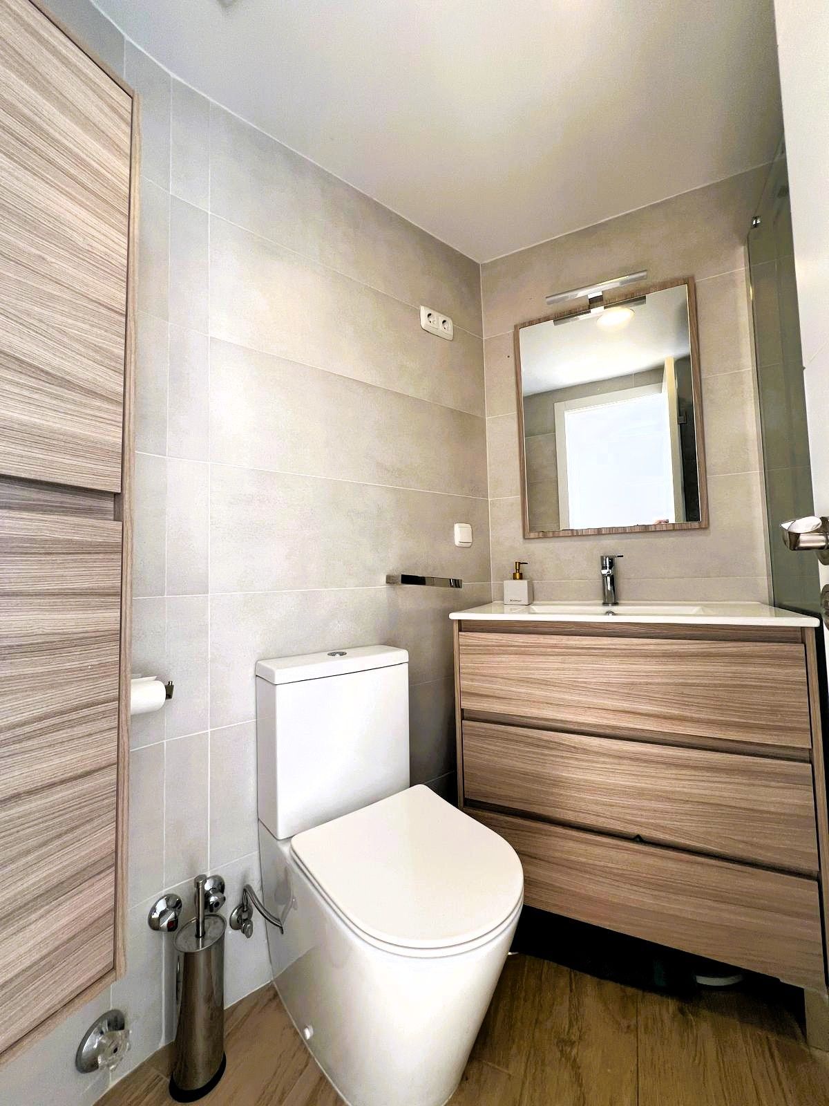 093d99e8b31924eccc6fbdfed51a9042 - 13