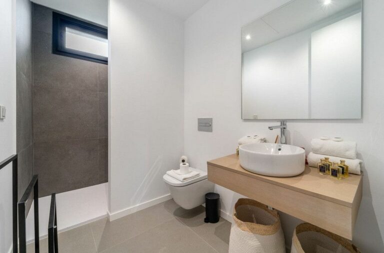 0a0b63204ec9b26db5fe8b73f9a12caa - 15