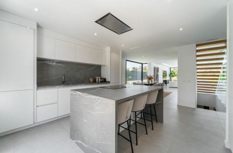 0a0b63204ec9b26db5fe8b73f9a12caa - 4