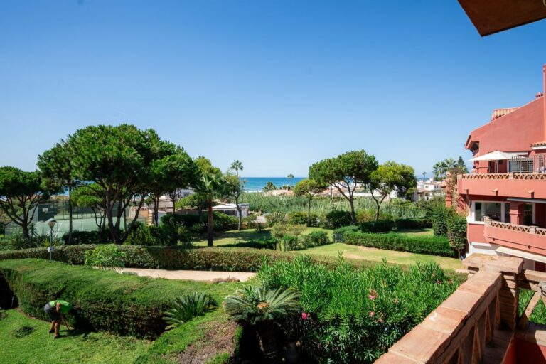 0e109cab6b924697c75a1bbba1463ce9 - 12