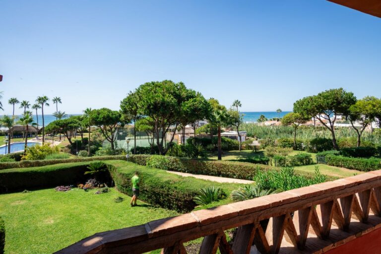 0e109cab6b924697c75a1bbba1463ce9 - 14