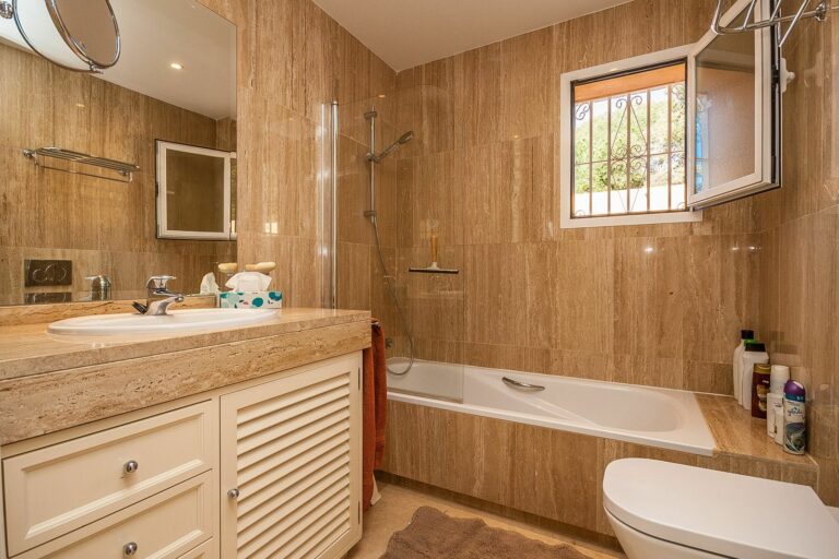 118ac8a5c82ddb1a8aee1378222b7a6b - 9