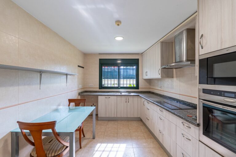 12b1b8a4d610435049aa5b004dc17656 - 13