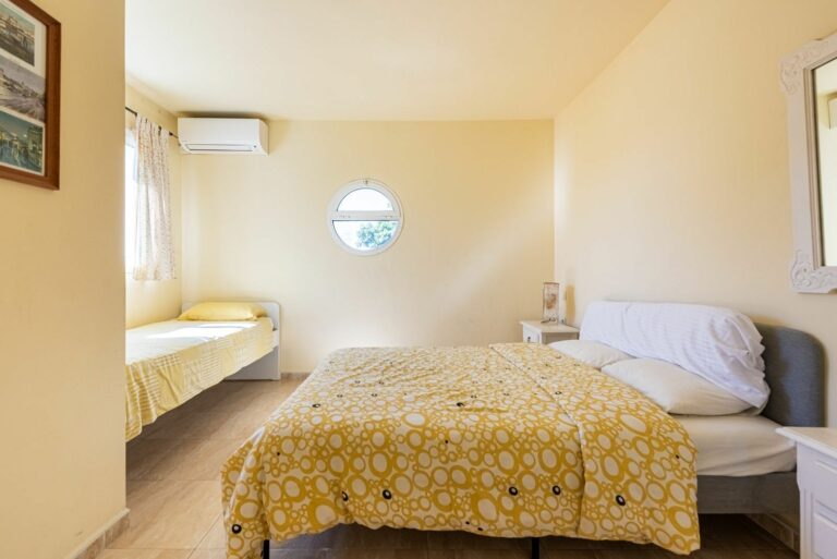 12c0a6387fa8a491169e1b043327ebf7 - 13