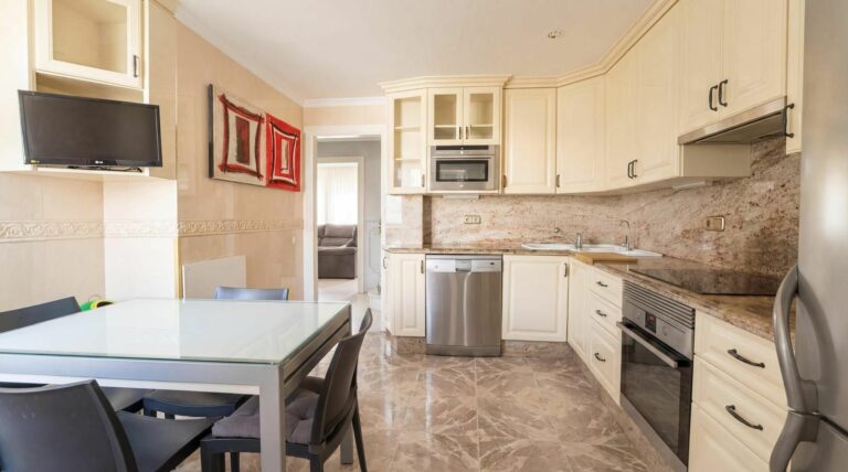 14192bca16d7a828bbdc81c87b7f906c - 15