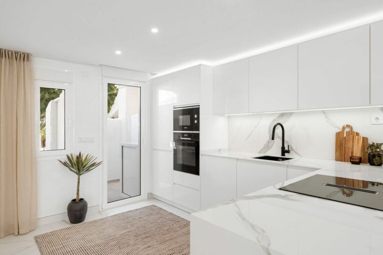 15bb2a4be7146481b8b1b557f07b1c4f - 4