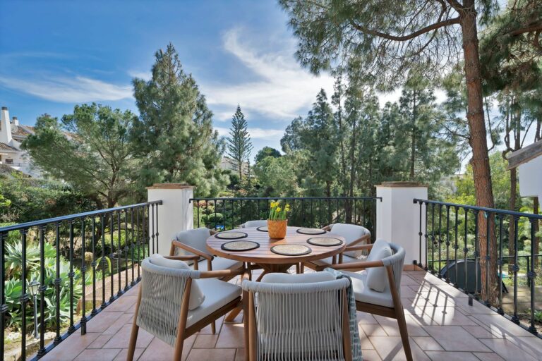 15bf6c08b74869964cd9b4da9a0ce230 - 12