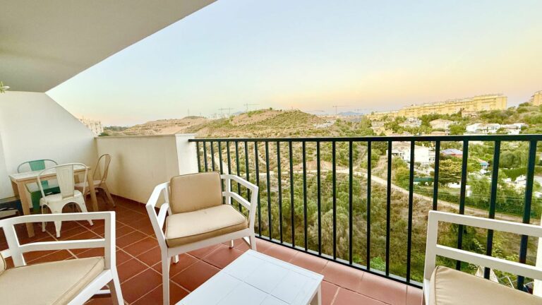 193ce31f6a11da109c8a8ecb0481b63a - 12