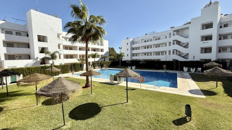 193ce31f6a11da109c8a8ecb0481b63a - 14