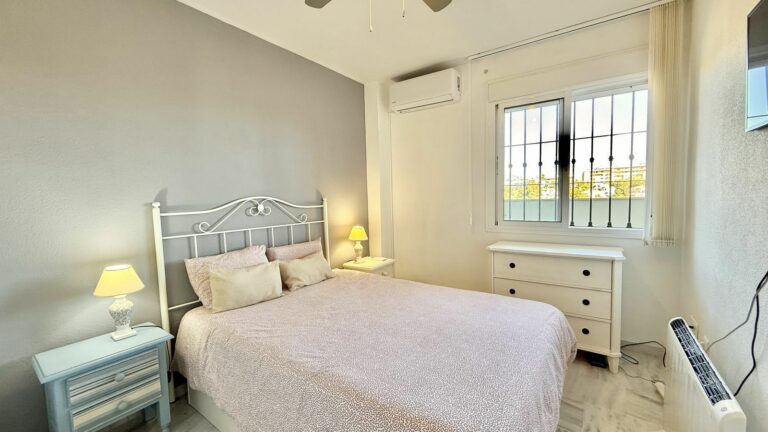 193ce31f6a11da109c8a8ecb0481b63a - 9