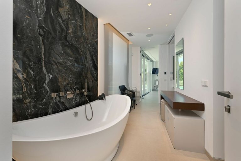 1a76b212583184f4cf8287054010d246 - 4